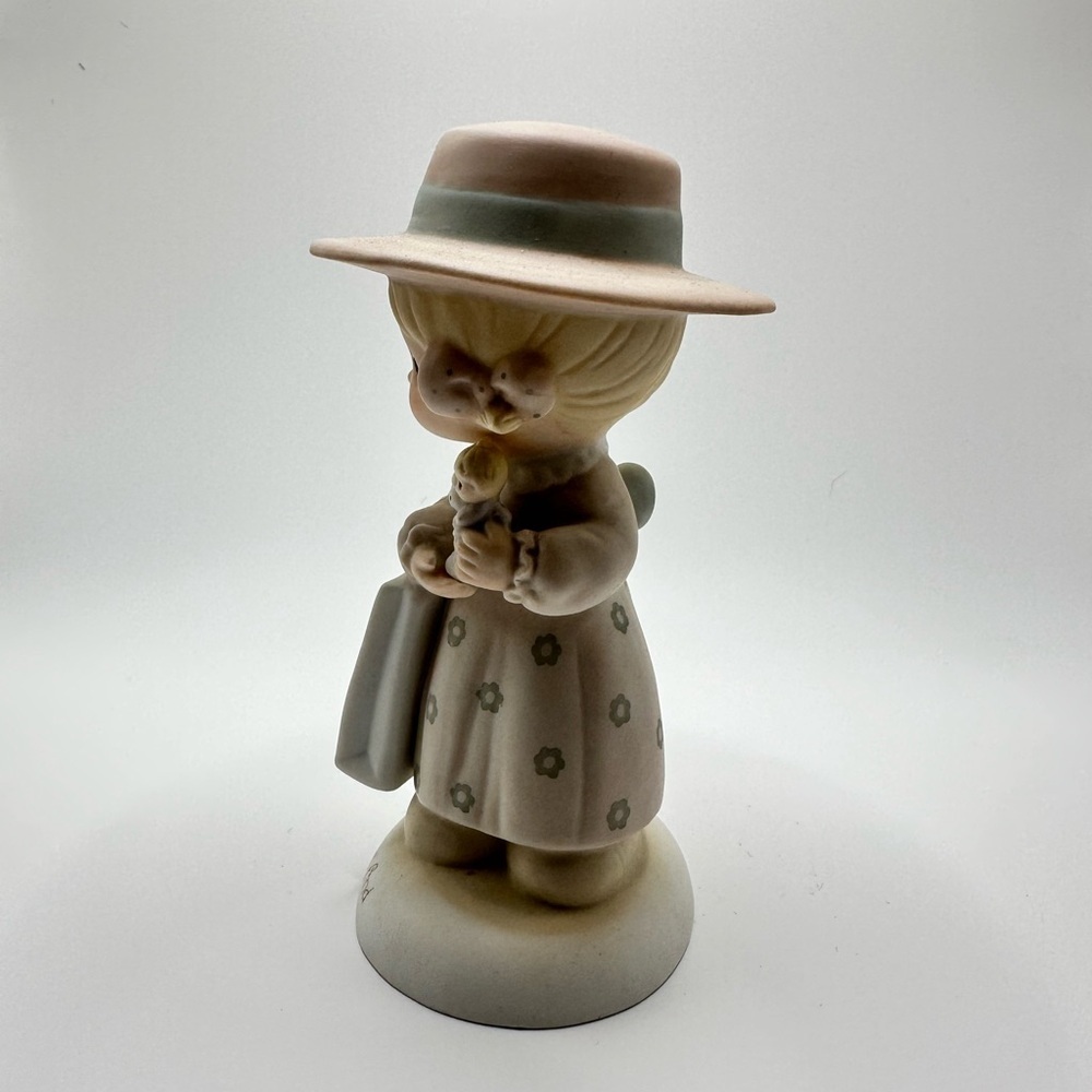 Precious Moments Figurine - Pink Hat & Cream Dress - Picture 6 of 10